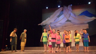 オペラ夕鶴「わらべ歌」で貢献したベトナムの子どもたち