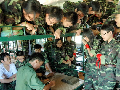 夏休みの子供「体験入隊」