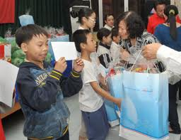 慈善クラブ「心をひとつに」のレー・ミン・フンさん