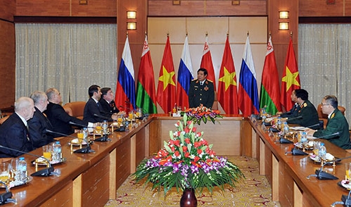 タイン国防大臣、ロシアやベラルーシの復員軍人と会見