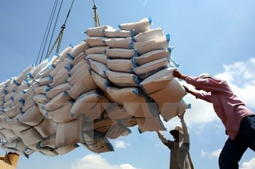 輸出超過額、15億ドルに