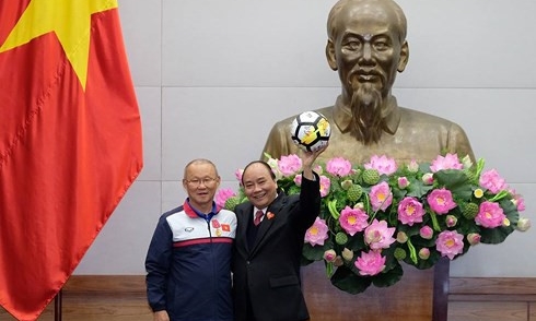 フック首相、ベトナムU23代表チームや監督と懇親
