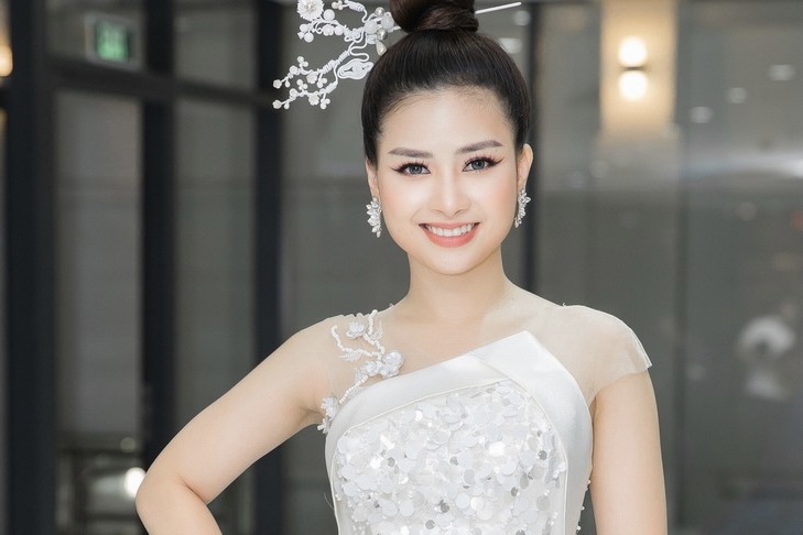歌手Duong Hoang Yen