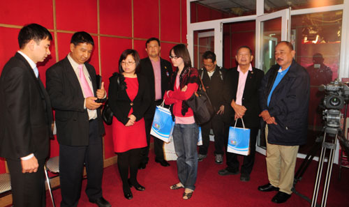 Delegasi Federasi Pers Thailand mengunjungi Kantor Radio Suara Vietnam
