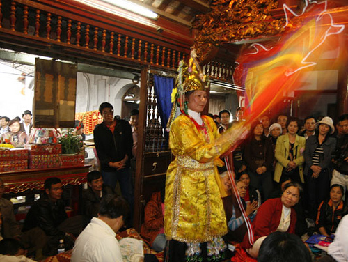 Adat istiadat memuja  Ibu Suci dan ritual Hau Dong mengarah ke warisan budaya bukan kebendaan dari umat manusia.