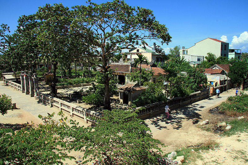 Mengkonservasikan dan mengembangkan nilai dokumen balai desa kuno di kota Hue