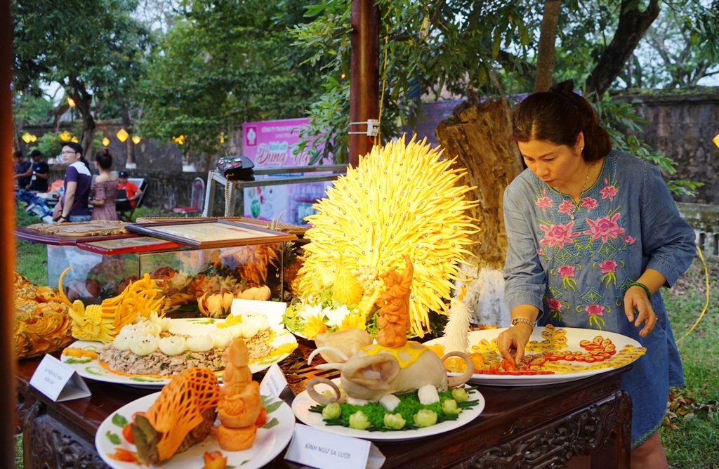 Kuliner istana dan kerakyatan daerah  Hue
