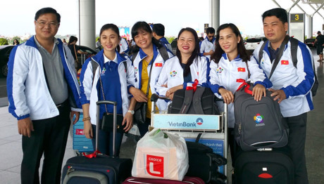 Jóvenes vietnamitas con buena voluntad para una mayor cooperación con amigos internacionales
