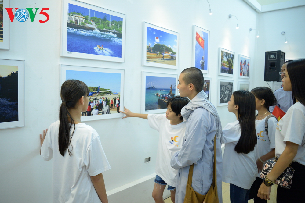 Amor hacia el mar e islas patrias en la exposición “Truong Sa en mi corazón”