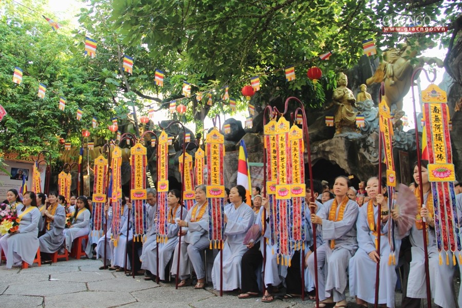 Ciudad Ho Chi Minh celebra el 2563 aniversario del nacimiento de Buda