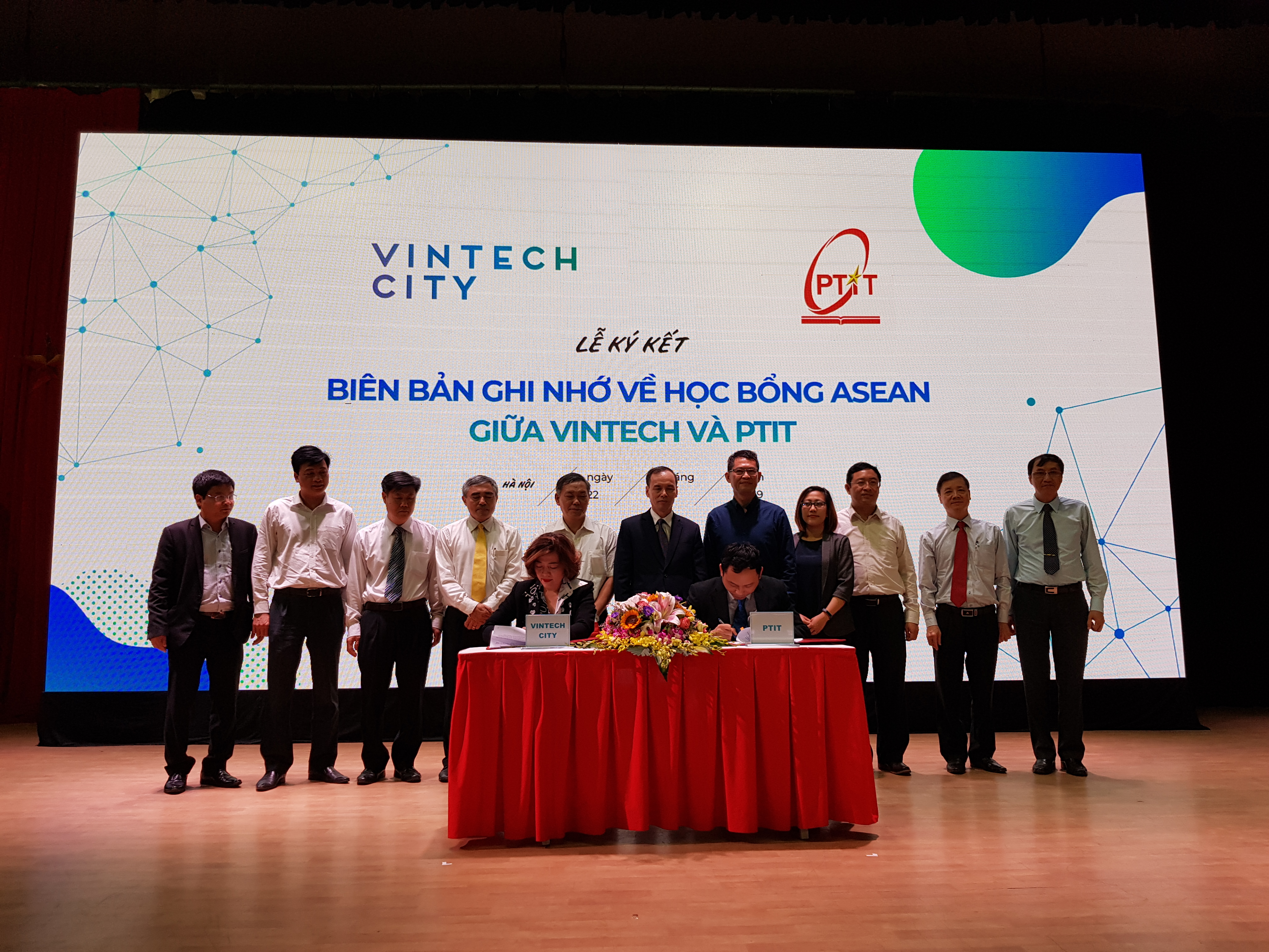 Estudiantes emprendedores de Vietnam ante oportunidades de desarrollo en tecnología