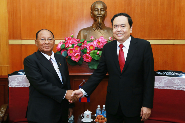 Presidente del Frente de la Patria de Vietnam recibe al titular parlamentario de Camboya