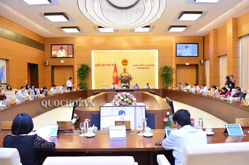 Sigue la 37 reunión del Comité Permanente del Parlamento vietnamita
