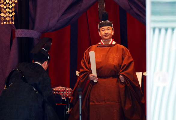 Entronizan al emperador japonés Naruhito