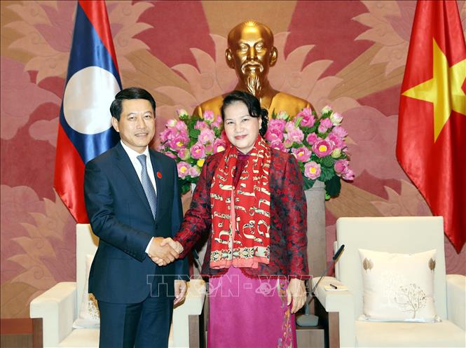 Presidenta del Parlamento vietnamita recibe al canciller laosiano
