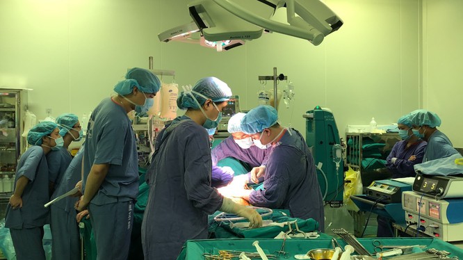Vietnam realiza el primer trasplante combinado de hígado y riñón