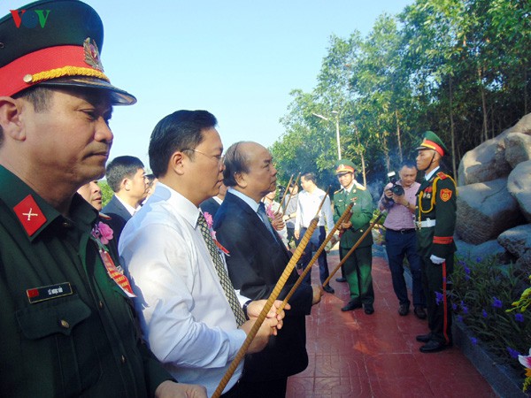 Premier vietnamita participa en acto inaugural del Templo de Mártires en Quang Nam