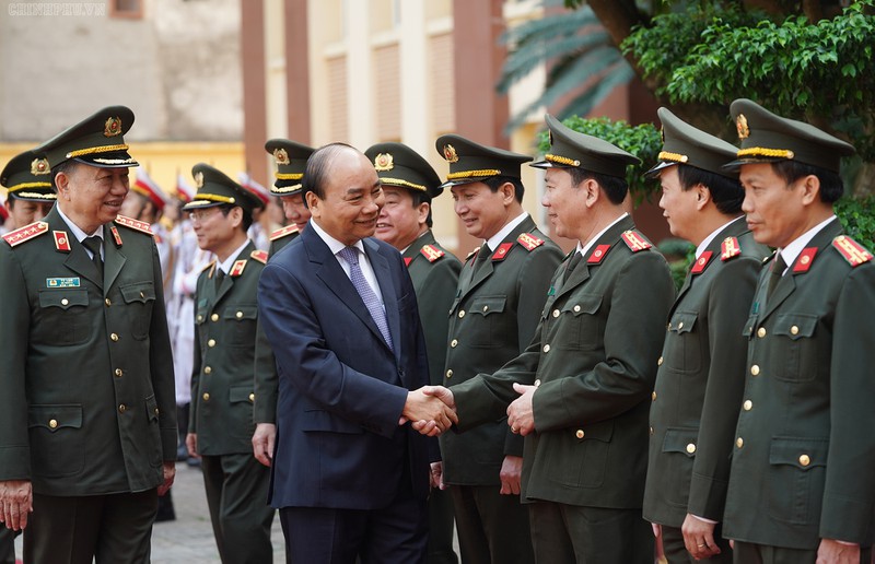 Premier vietnamita orienta tareas de fuerzas de Seguridad Pública