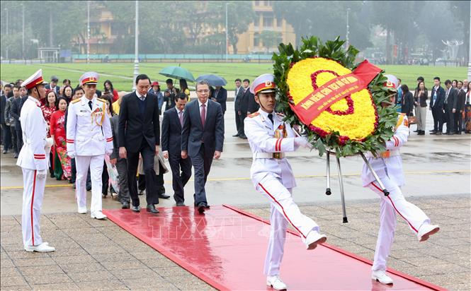 Celebran programa artístico anual para saludar a los vietnamitas en ultramar