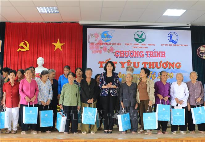 Dirigentes vietnamitas continúan actividades sociales en ocasión del Tet