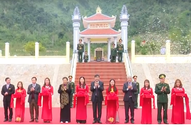 Vicepresidenta del Parlamento vietnamita visita a los más necesitados en Son La con motivo del Tet