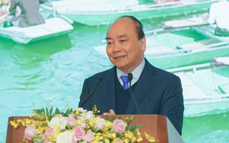 Premier vietnamita enfatiza la necesidad de luchar contra el nuevo coronavirus