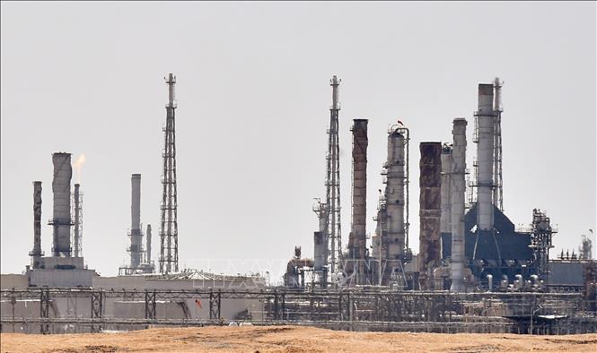 Recorte adicional de producción petrolera de Arabia Saudita y Kuwait para estabilizar el mercado