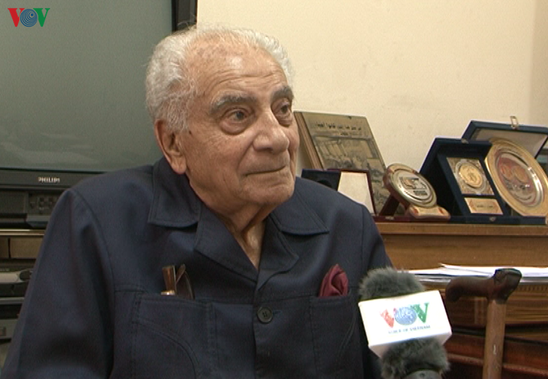 Presidente Ho Chi Minh bajo ojos de amigos internacionales