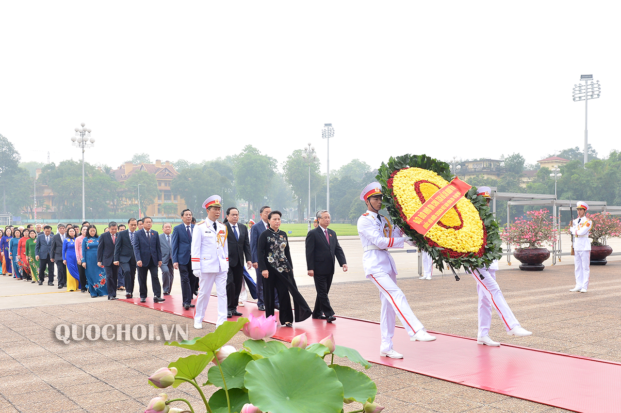 Dirigentes vietnamitas homenajean al presidente Ho Chi Minh