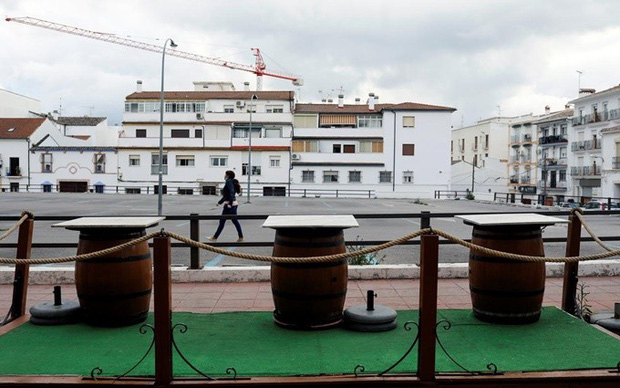 España planea un alivio en bloqueo de Barcelona y Madrid