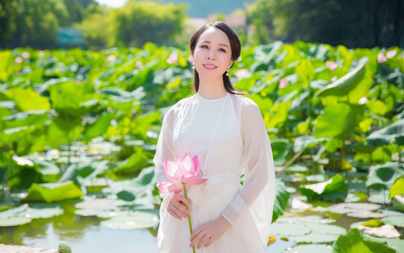 Hong Duyen, figura prometedora de música folklórica vietnamita