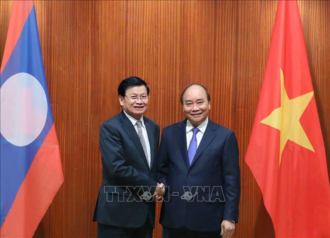 Primer ministro de Laos visita Vietnam