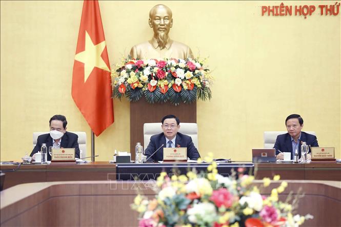 Comité Permanente del Parlamento vietnamita prosigue la agenda de su quinta reunión