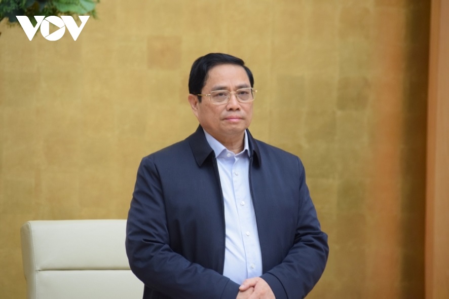 Primer ministro vietnamita orienta las tareas de respuesta al covid-19