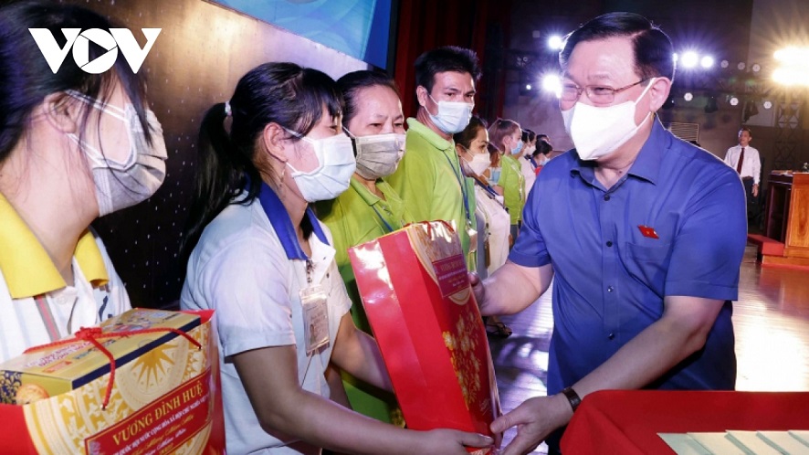 Líder del Legislativo visita Binh Duong en ocasión del Tet