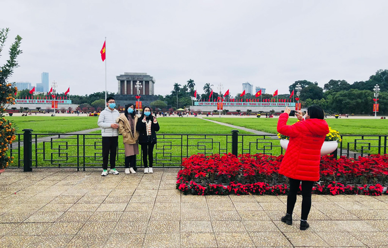 Hanói recibe a más de 105.000 visitantes durante las vacaciones del Tet