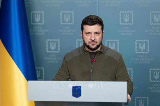 El presidente de Ucrania prorroga la ley marcial y llama al diálogo con el presidente ruso