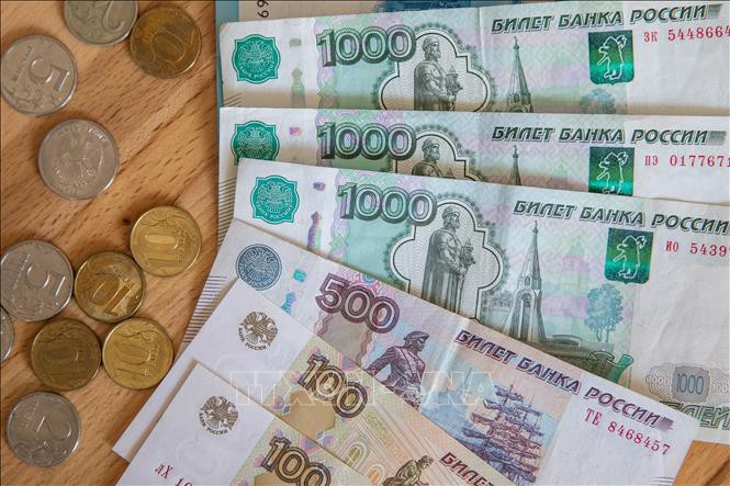 El presidente ruso firma decreto que exige el pago de gas en rublos