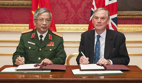 ベトナムとイギリスは両国間の国防協力の覚書に調印