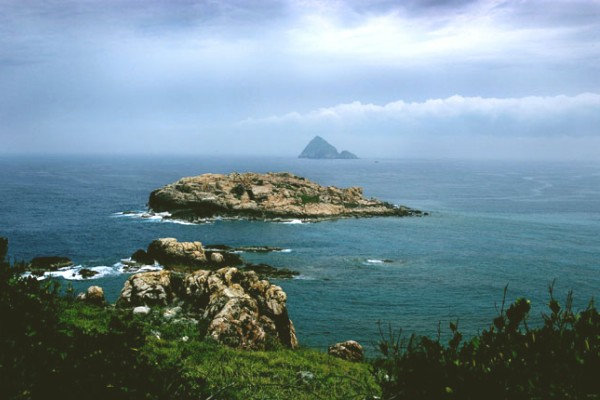 中部ニャチャン市のツバメの島