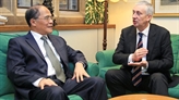 グェンシンフン国会議長一行はイギリス下院のリンセイ・ホイル第一副議長と会見