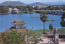 フエにちなんだ曲を紹介