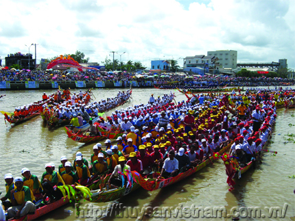 ソクチャン省のボートレース