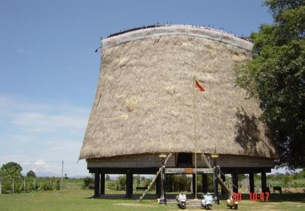 バナ族の集会所ロン