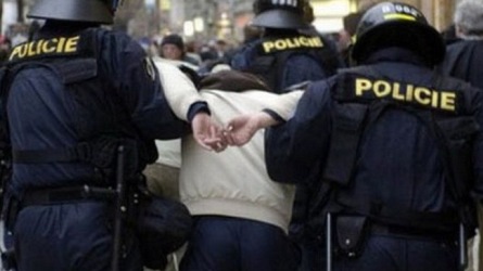 サウジアラビア、テロ容疑で135人逮捕