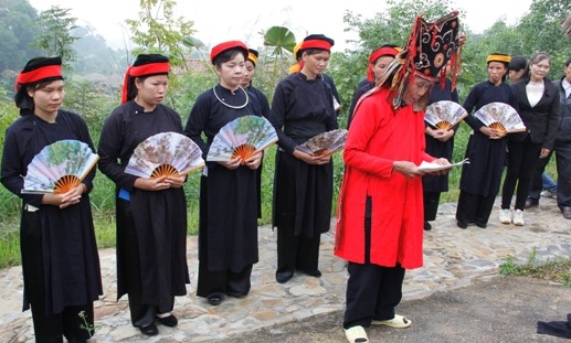 月の母と妖精たちによるティ族のナンハイ祭り