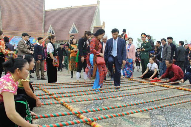 全国各地に溢れる春の色彩祭り