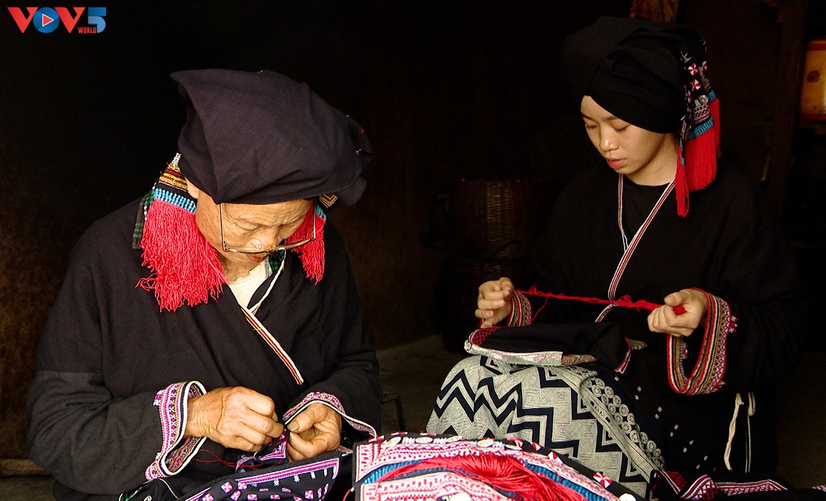 藍色に込められた魂―ザオ族の民族衣装