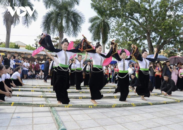 La danse xoè des Thaï