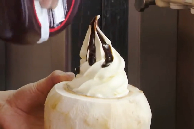 La glace à la noix de coco de la rue Hàng Than